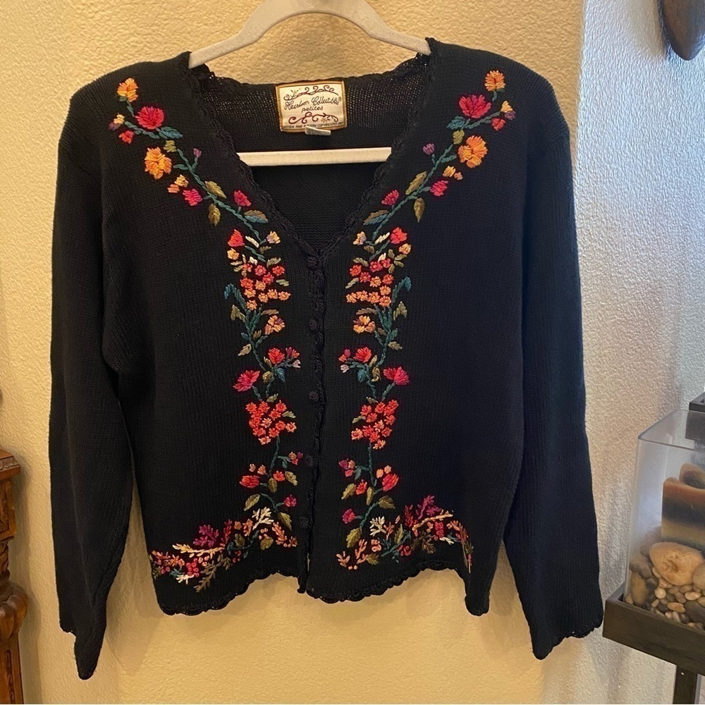 Vintage HEIRLOOM COLLECTIBLES 1997 Black Boho Floral Embroidery Cardigan-Medium